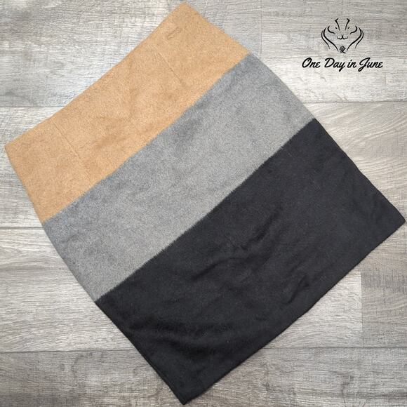 Amanda + Chelsea Modern Fit Mini Skirt Size S - Picture 1 of 5